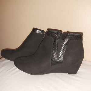 Croft and Borrow Suede Wedge Ankle Booties, black, size 10